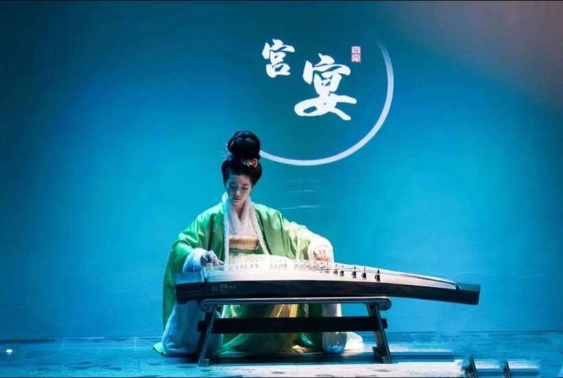 Shanghai: Royal Banquet with Chinese Cultural Performance - Dressing in Ming Dynasty clothing