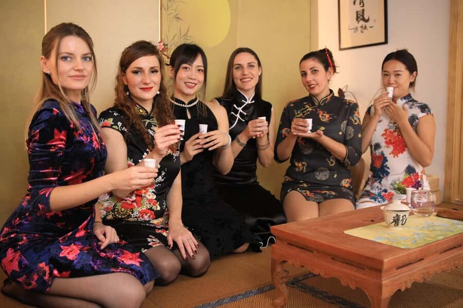 Shanghai: Song Dynasty Tea Ceremony Experience - Handling the bowl, whisk, scoop, and tray