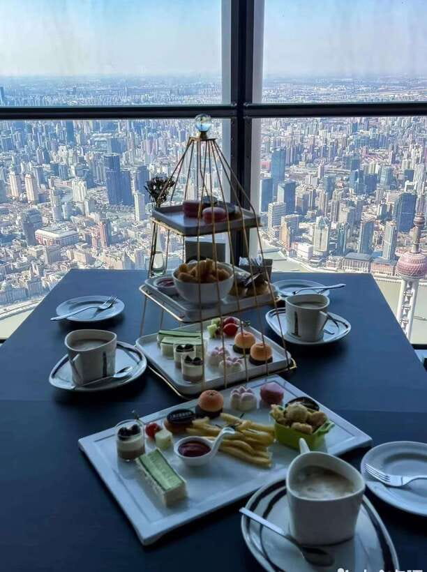 Shanghai Tower: Lunch or Dinner on the 119th Floor - Is $85 good value?