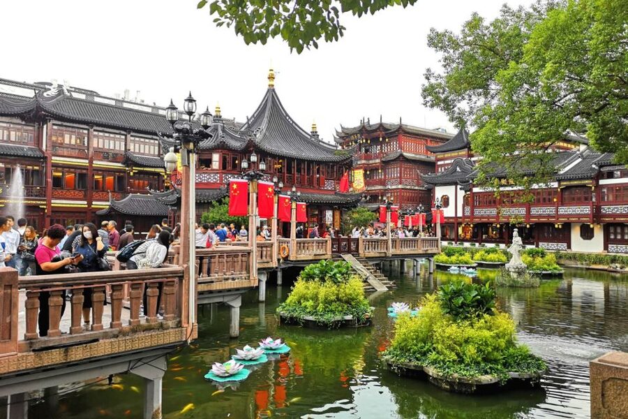 Shanghai: Yu Garden and City God Temple Walking Tour - Starting at Yu Garden’s elegant private garden