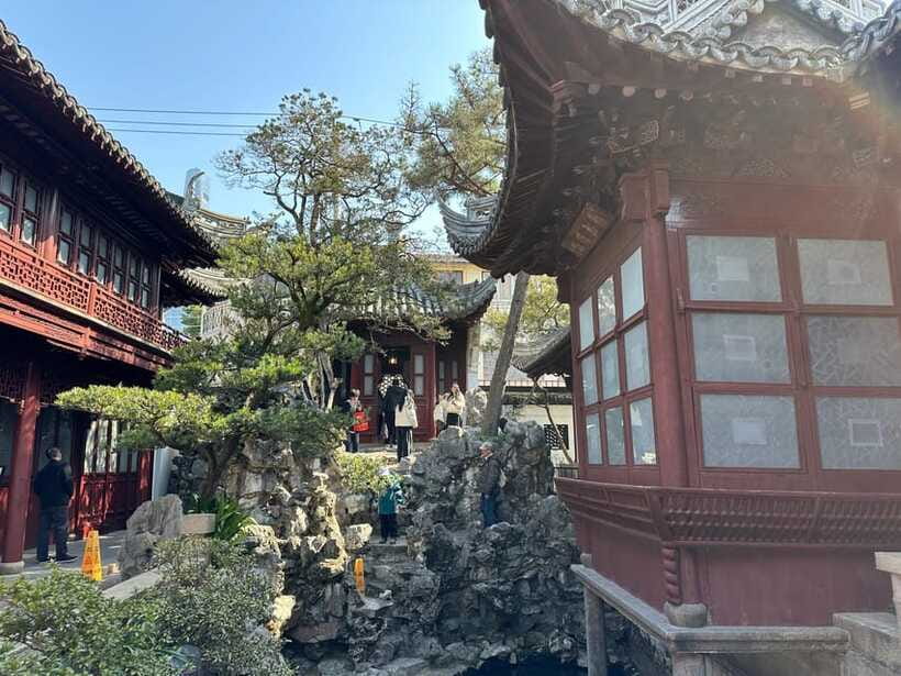Shanghai: Yu/Yuyuan Garden Entry Ticket--E ticket - Finding quieter moments among the ponds and plants