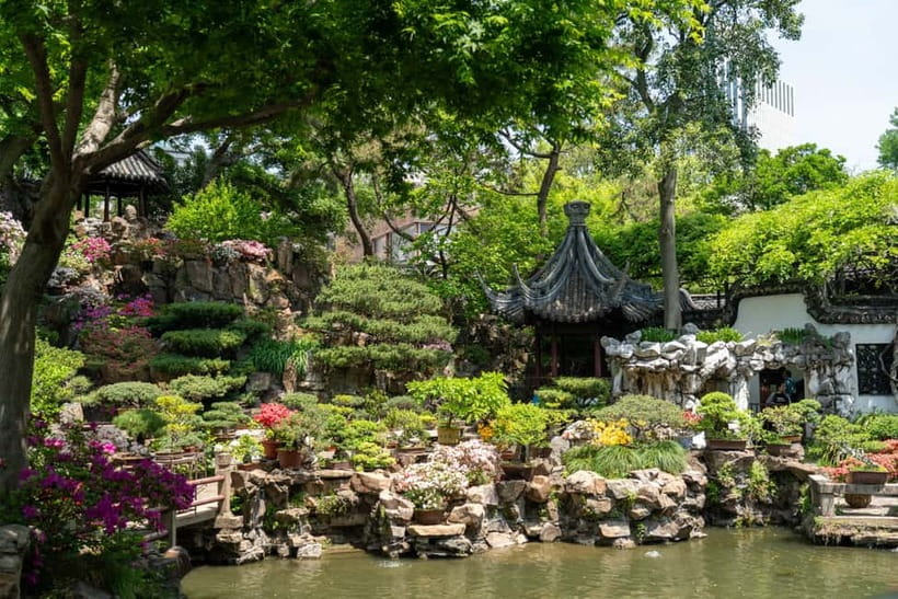 Shanghai: Yuyuan, City God Temple Old City Tour-Tip Based - The guide and group experience