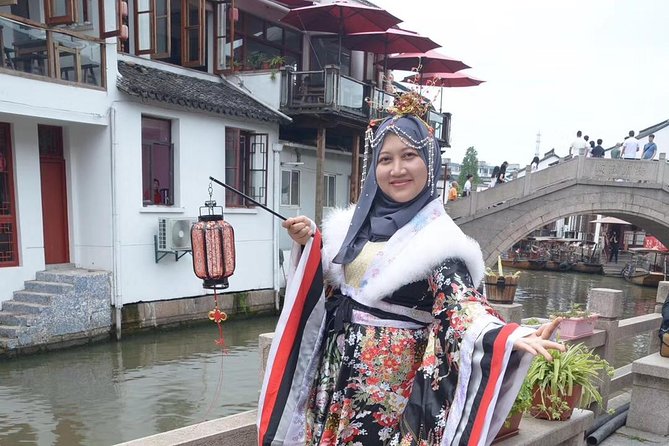 Shanghai Zhujiajiao water town,Yugarden&Bund one day tour - Three versions of Shanghai in eight hours