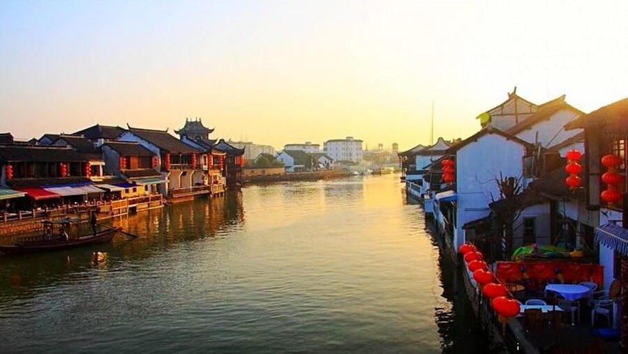 Shanghai: Zoo and Zhujiajiao Water Town Tour with Boat Ride - Market lanes, local food, and souvenir stops