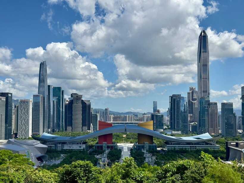 Shenzhen：8h City Walk & Future Experience Highlights Trip - Diwang Building, Shun Hing Square, and Shenzhen’s high-rise symbols