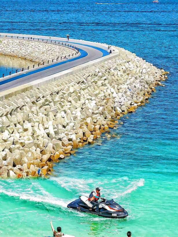 Shenzhen: Dapeng Peninsula Day Tour with Hotel Pickup - What the guides add to the experience