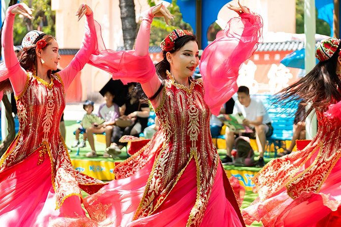 Shenzhen Day Tour from Hong Kong: Classic & Modern with Pickup - China Folk Culture Village and its 56 groups
