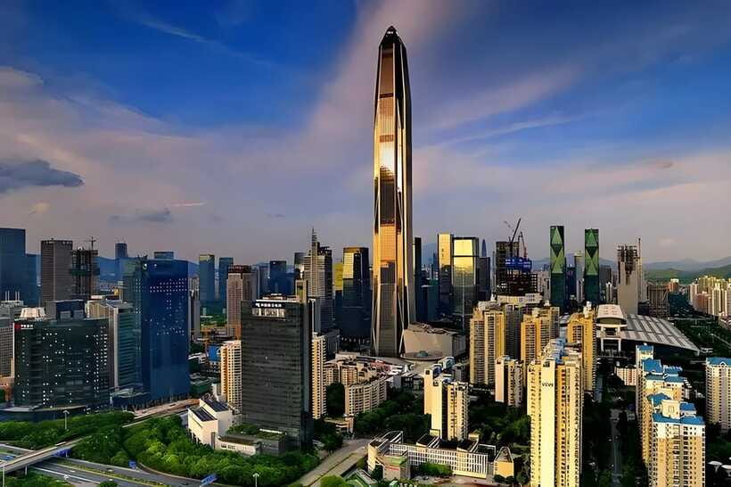 ShenZhen: Tallest Building with Luxury Meal on Highest Floor - A seafood meal high above the city