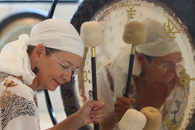 Small-Group Gong Relaxation Experience in Hong Kong - The opening: tuning, breathing, and gentle movement
