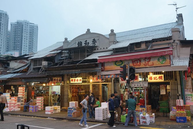 Small-Group Tour: Hong Kong Local Markets Hopper [PROMOTION] - Goldfish Street: unusual pets and saltwater displays