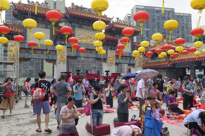 Small-Group Tour: Temples & Markets Discovering [PROMOTION] - Nan Lian Gardens: a measured first stop