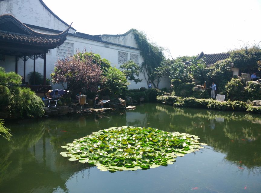 Su Zhou and Zhou Zhuang Water Village Day Tour - Lunch keeps the schedule moving