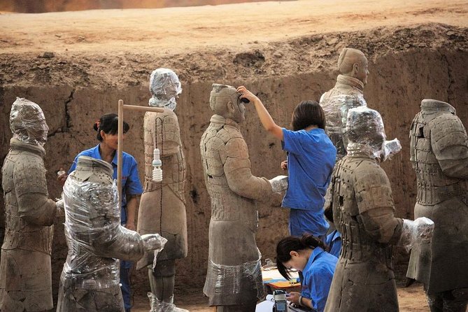 Terracotta Warriors, City Wall and Muslim Food Street - Three pits and thousands of Qin soldiers