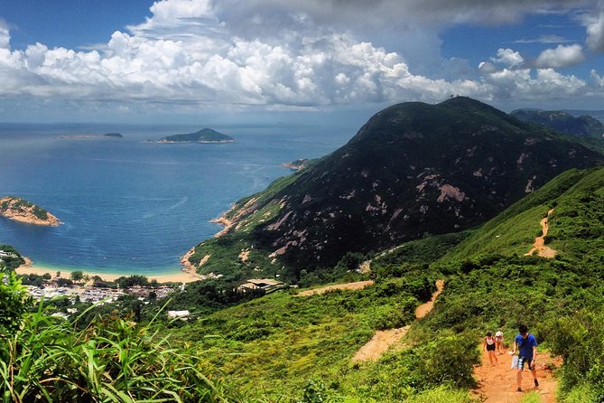 The Dragon's Back Hiking Tour, Hong Kong - The first climb: forest paths and steady effort