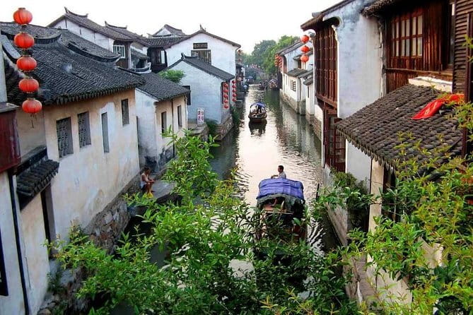 Tongli and Zhouzhuang Water Town Private Day Tour from Suzhou - The guide can make or break a busy day