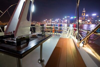 Victoria Harbour Yacht Night Cruise – DREAMER：Tourguide & Photos