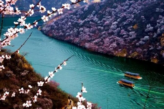 Water-Great Wall Odyssey: Scenic Bus & Cruise Day Tour - Entering Huanghuacheng and choosing your own pace