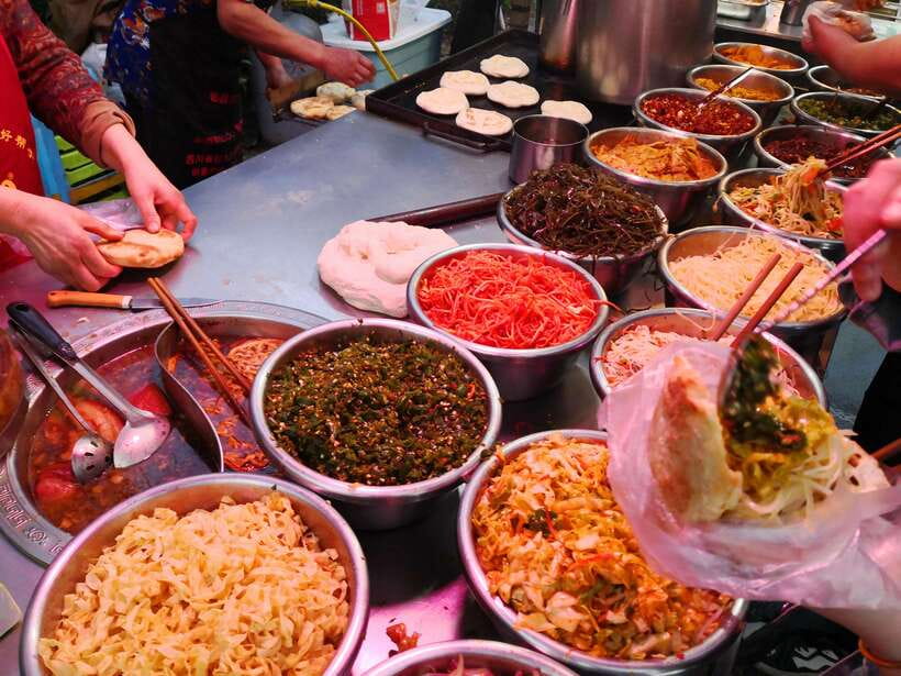 Xi'an: City Wall & Old Town Walking Tour w/ 10+ Food Tasting - More than 10 tastings, with dinner included