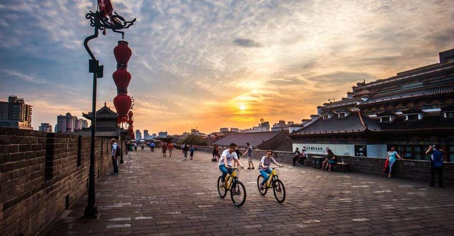 Xi'an City Wall Private Guided Tour with Cycling Option - Entering the wall and choosing your pace