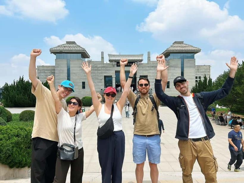 Xi'an: Exclusive Terracotta Army Tour & Local Family Lunch - A guide turns clay figures into a story
