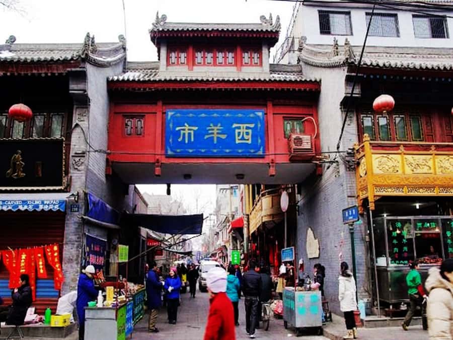 Xi'an: Gourmet & Street Food Tour - The Drum Tower and the walk into Muslim Street