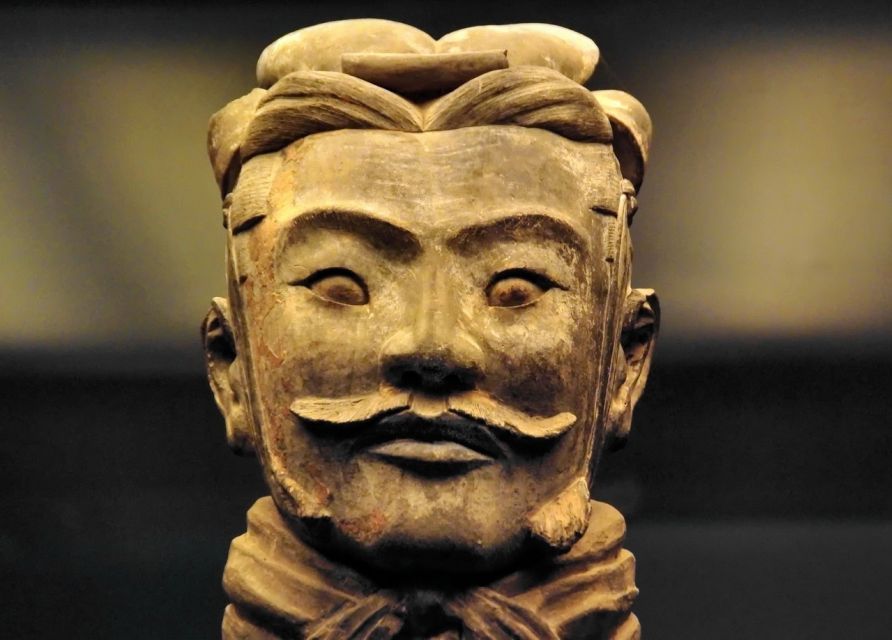 Xi'an: Guided Day Tour to Huaqing Palace & Terracotta Army - A comfortable start in a Buick GL8 MPV