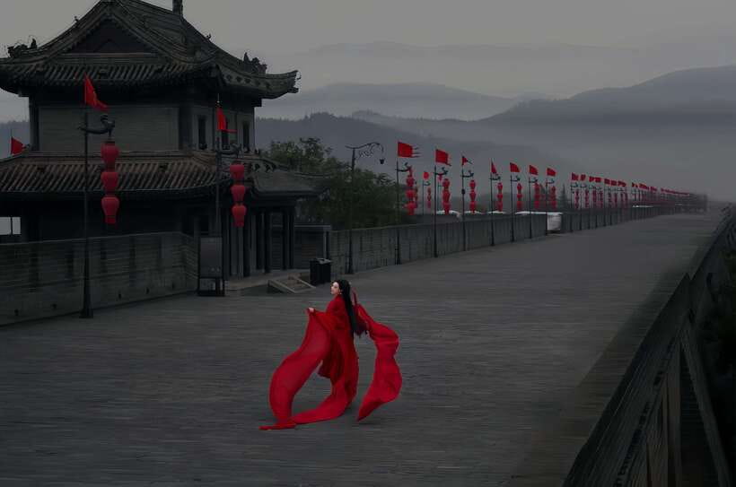 Xi'an: Hanfu and Tang Dynasty Costume Photo Shoot - Da Tang Ever Bright City brings color after dark