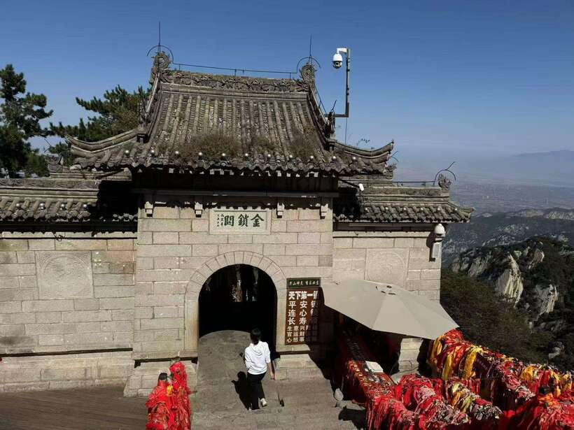 Xi'an: Hua Shan Mountain Private day Tour - Choosing the guided or self-guided format