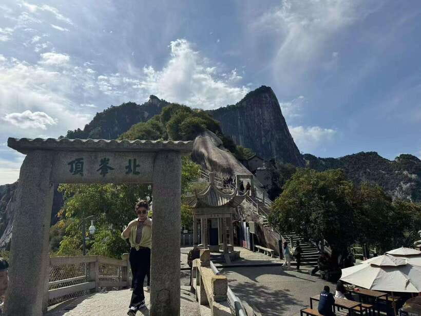 Xi'an: Hua Shan Mountain Private day Tour - How the guides affect the experience