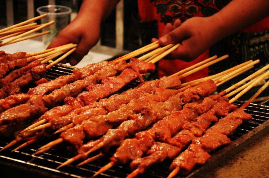 Xi'an Muslim Quarter Night Market Foodie Walking Tour - The first walk through the Muslim Quarter