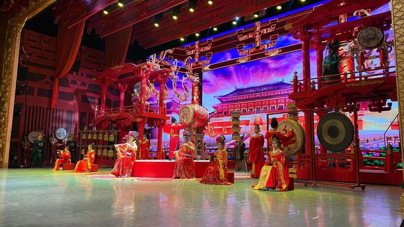 Xi'an: Tang Dynasty Show Tickets Booking - English translation and following the story