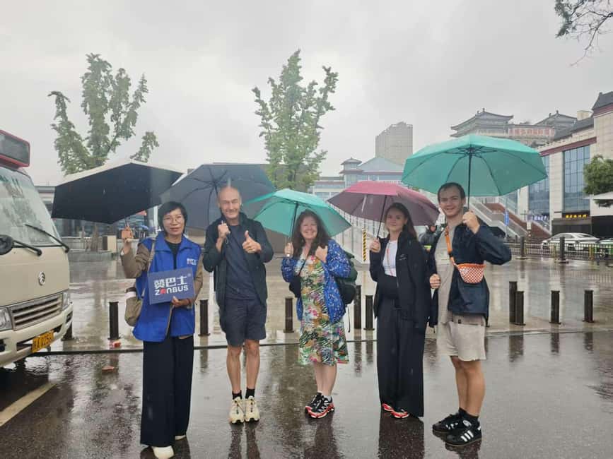 Xi'an: Terracotta Army Day Trip, Departs 8/9am Bus w/ Ticket - Food, luggage, and comfort