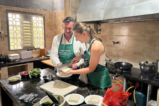 Yangshuo Cooking Class with Market Trip - Preparing Yangshuo beer fish