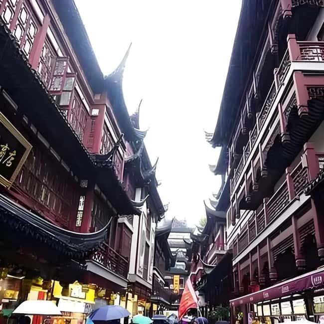 Yu Garden, Old Street, Bund & Zhujiajiao Water Town Bus Tour - Lunch Before Exploring the Water Town