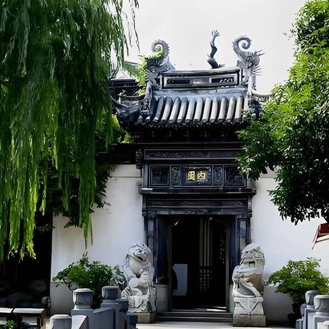 Yu Garden, Old Street, Bund & Zhujiajiao Water Town Bus Tour - Guides Make the Difference