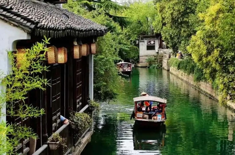 Yu Garden, Old Street, Bund & Zhujiajiao Water Town Bus Tour - Yu Garden: Rockeries, Ponds, and Quiet Corners