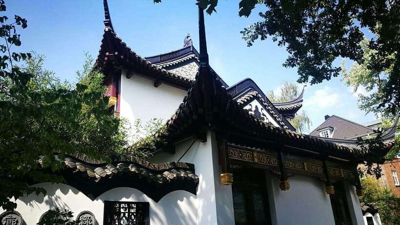 Yu Garden Shanghai Entry Tickets Booking And Trip - Reaching the garden by Metro Line 10 or 14