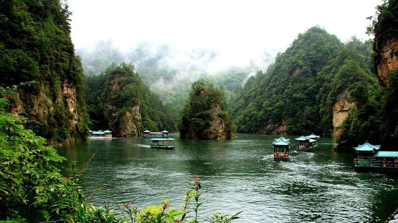 Zhangjiajie: 3-Day Tour with Cable Car, Glass Lift & Skywalk - Day 2: Glass Bridge and Baofeng Lake