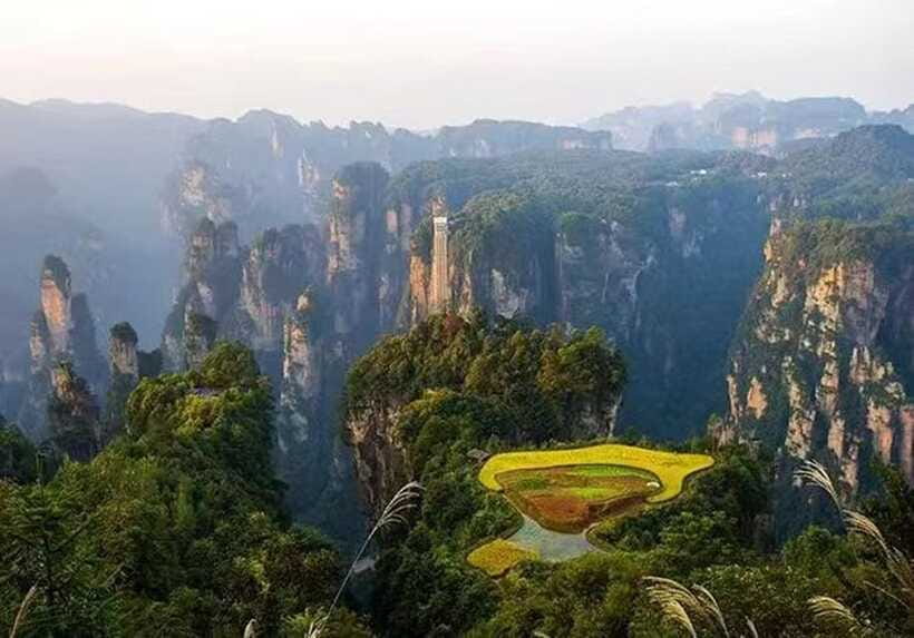 Zhangjiajie National Forest Park: Private Tour and Transport - Tianzi Mountain and the changing views