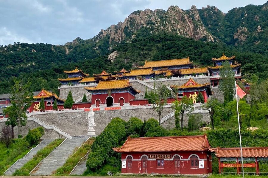 Zhengzhou: Private Tour to Shaolin Temple & Longmen Grottoes - Reading the Buddhist art at Longmen Grottoes