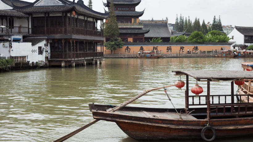 Zhujiajiao & Shanghai:Private Day Tour Water Town to Skyline - Guides and the private experience