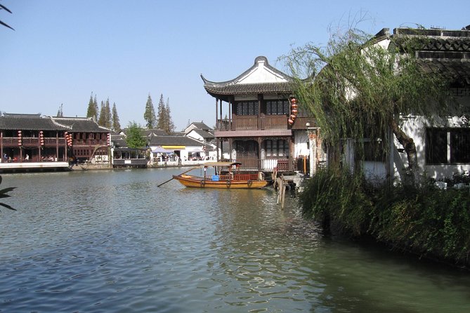 Zhujiajiao Water Village & Seven Treasure Town Day Tour from Shanghai - Entering Zhujiajiao, Shanghai’s Canal Town